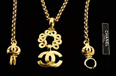 chanel logo ketting|chanel cc logo history.